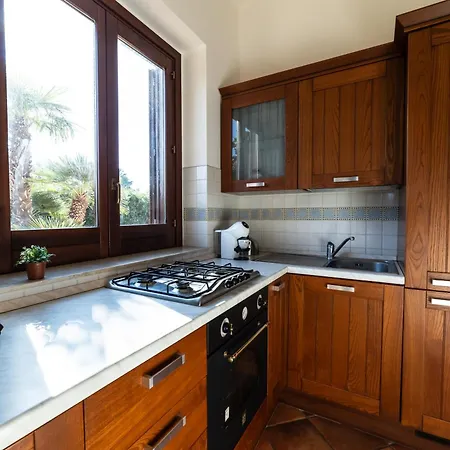 Scilla - Luxury, Pool & Garden Villa *